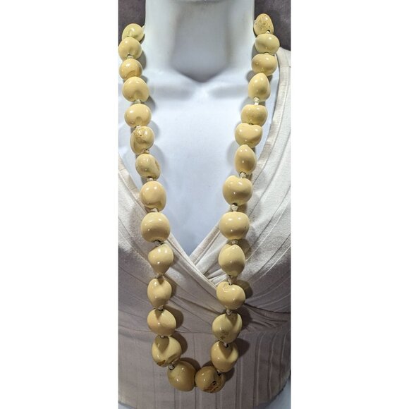 Traditional Hawaiian Cream Kukui Nut Necklace - Picture 2 of 5